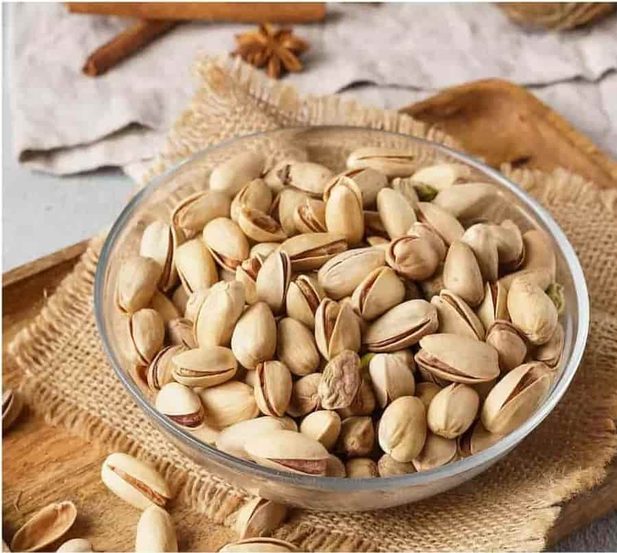 پسته خندان خام با مغز خوش‌رنگ و کیفیت مناسب